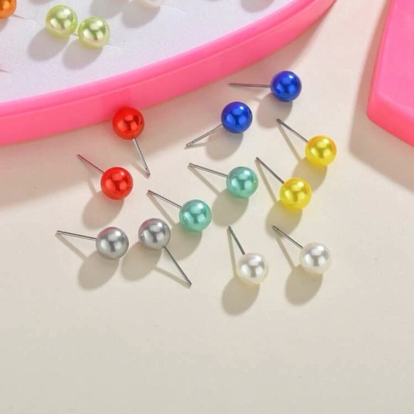 New 36 pairs of multi color stud earrings - Picture 3 of 3
